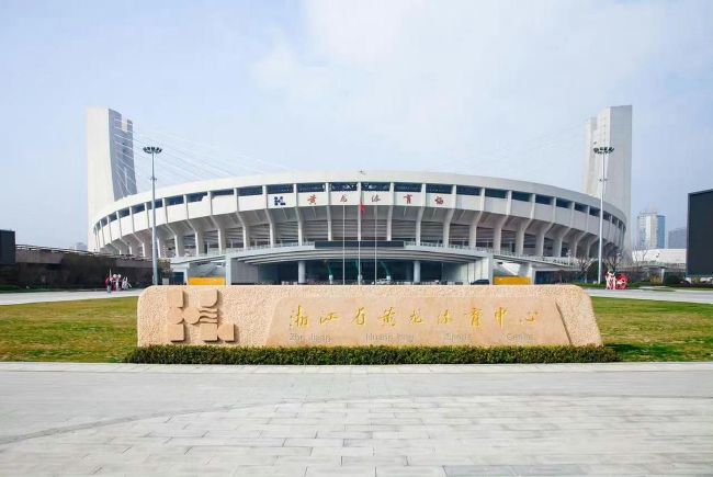 首先是，自己好不容易熬走了小林正男，熬没了小林一郎，然后又熬失踪了小林次郎、坐上了小林制药株式会社代理会长的职位。
